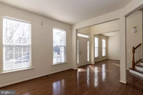 Living - 9814 Traver St, Bowie, MD 20721 photo 2 of 12