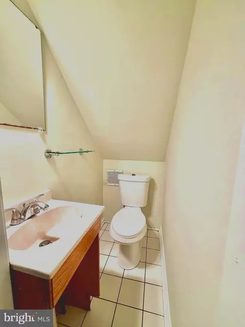 Bath - 8404 12th Ave, Silver Spring, MD 20903 photo 2 of 2