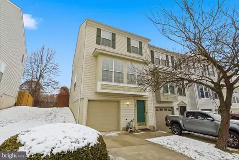 907 Vauxhall Rd, Landover, MD 20785