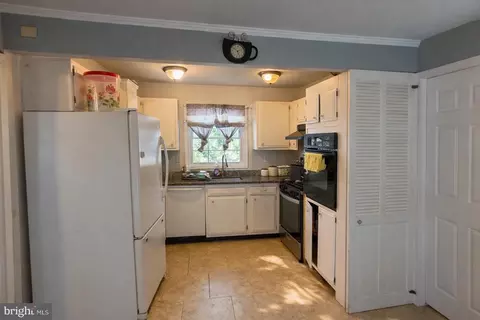 Entry Way - 12600 Cedarbrook Ln, Laurel, MD 20708 photo 1 of 2