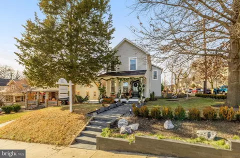 4240 34th St, Mount Rainier, MD 20712