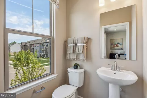 Entry Way - 7035 Gladebrook Rd, Brandywine, MD 20613 photo 11 of 14