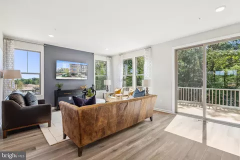 Entry Way - 7035 Gladebrook Rd, Brandywine, MD 20613 photo 7 of 14