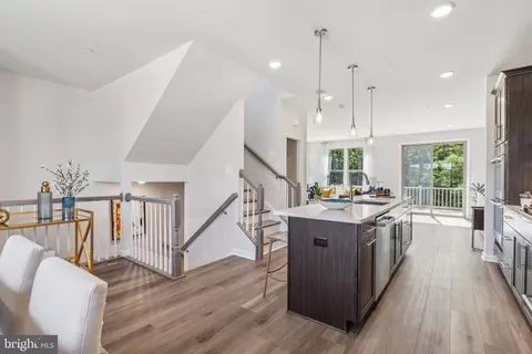 Entry Way - 7035 Gladebrook Rd, Brandywine, MD 20613 photo 3 of 14