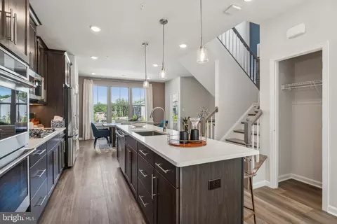 Entry Way - 7023 Gladebrook Rd, Brandywine, MD 20613 photo 6 of 14