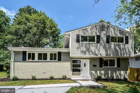 7422 Dominion Dr, Oxon Hill, MD 20745