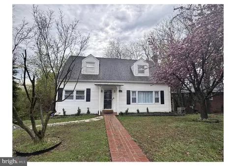 305 Cedar Ridge Dr, Oxon Hill, MD 20745