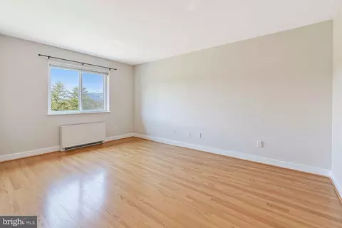 1005 Chillum Rd #305, Hyattsville, MD 20782