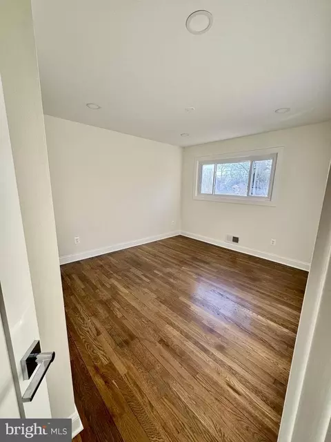 7023 Dolphin Rd, Lanham, MD 20706 photo 18