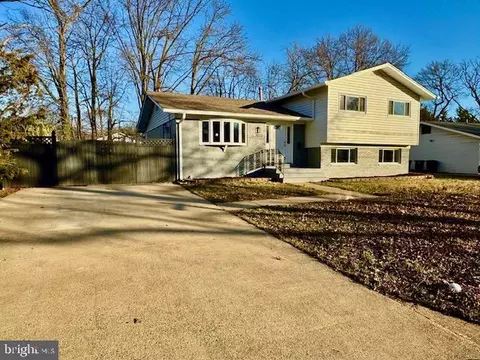 7023 Dolphin Rd, Lanham, MD 20706 photo 3