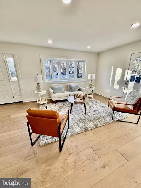 7023 Dolphin Rd, Lanham, MD 20706 photo 5