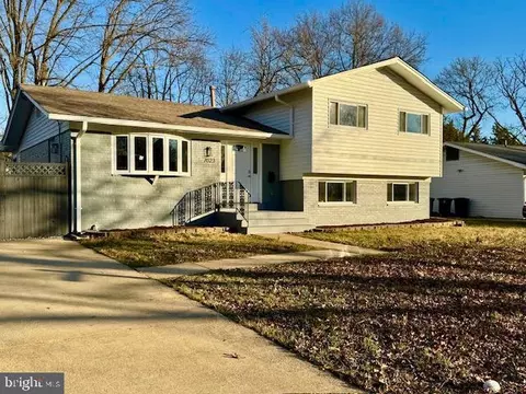 7023 Dolphin Rd, Lanham, MD 20706 photo 2