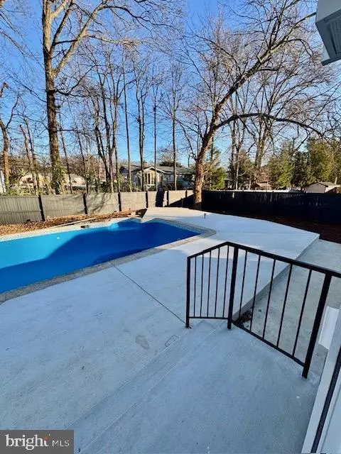 7023 Dolphin Rd, Lanham, MD 20706 photo 39