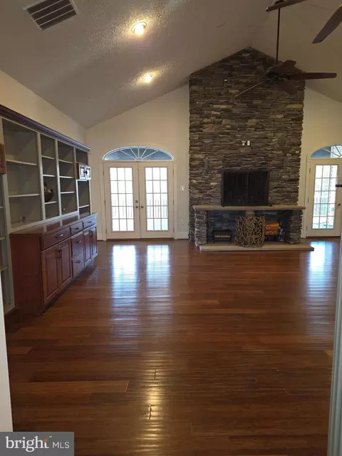 Living - 6707 Burch Hill Rd, Brandywine, MD 20613 photo 2 of 3