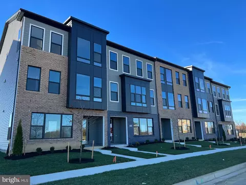 127 Summit Point Blvd #12-J, Bowie, MD 20716