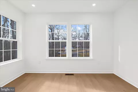 Entry Way - 5705 Lincoln Ave, Lanham, MD 20706 photo 2 of 10