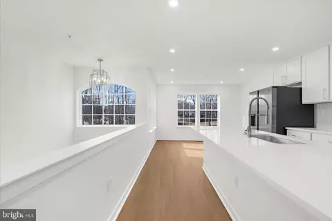 Entry Way - 5705 Lincoln Ave, Lanham, MD 20706 photo 4 of 10