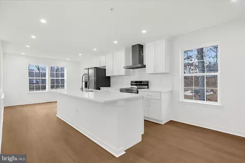 Entry Way - 5705 Lincoln Ave, Lanham, MD 20706 photo 8 of 10