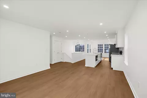 Living - 5705 Lincoln Ave, Lanham, MD 20706 photo 1 of 3