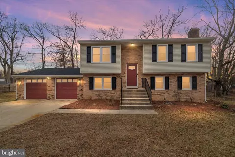 9008 Townsend Ln, Clinton, MD 20735