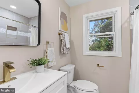 Bath - 719 Manning Rd E, Accokeek, MD 20607 photo 4 of 4