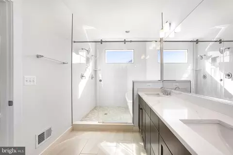 Bath - 16013 Hyde Park Pl, Bowie, MD 20716 photo 2 of 5