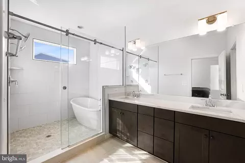 Bath - 16013 Hyde Park Pl, Bowie, MD 20716 photo 3 of 5