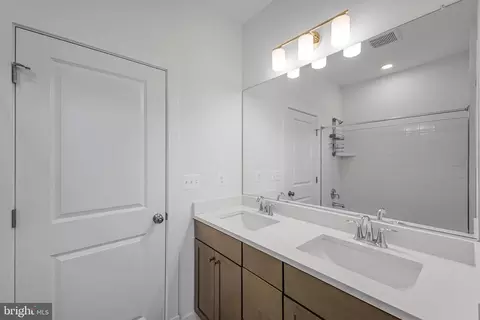 Bath - 16013 Hyde Park Pl, Bowie, MD 20716 photo 5 of 5