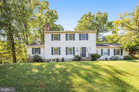 6935 Pineway, University Park, MD 20782