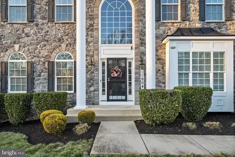 Exterior - 11904 Parallel Rd, Bowie, MD 20720 photo 5 of 20
