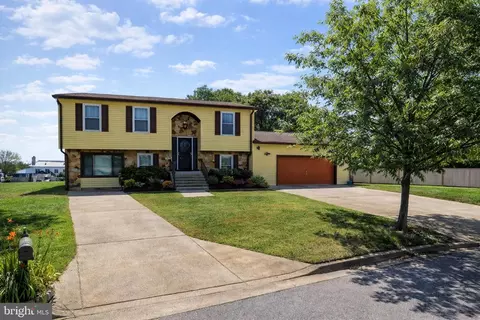 612 Pearse Ln, Marlboro, MD 20774