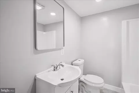Bath - 501-503 8th St, Laurel, MD 20707 photo 5 of 7