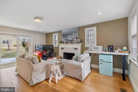 9226 Fowler Ln, Lanham, MD 20706 photo 9