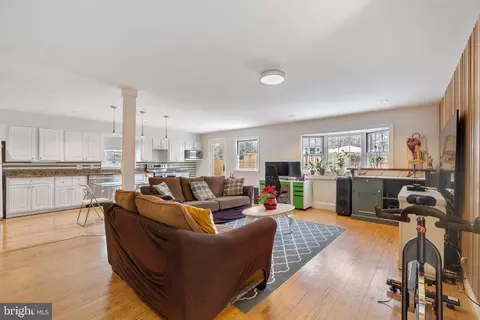 9226 Fowler Ln, Lanham, MD 20706 photo 11