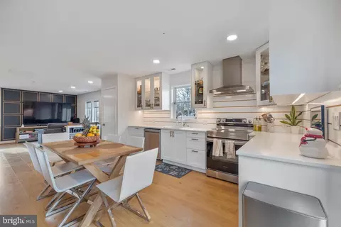 9226 Fowler Ln, Lanham, MD 20706