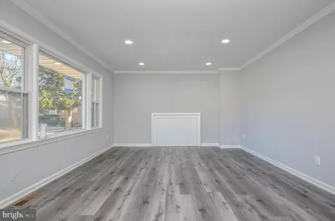 Living - 9104 Sheridan Ct, Lanham, MD 20706 photo 5 of 8
