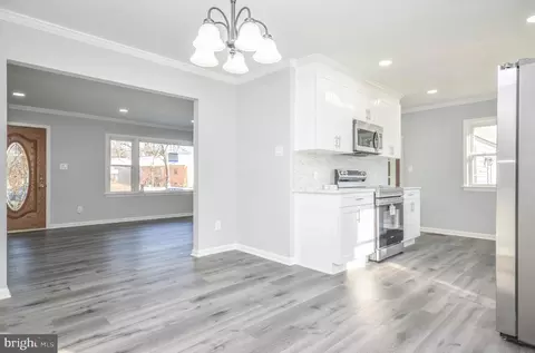 Entry Way - 9104 Sheridan Ct, Lanham, MD 20706 photo 1 of 7