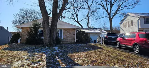 12513 Kemmerton Ln, Bowie, MD 20715