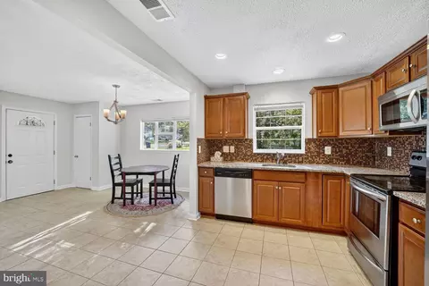 9410 Van Buren St, Lanham, MD 20706