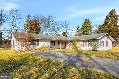 9200 Pleasant Ct, Laurel, MD 20708 photo 3