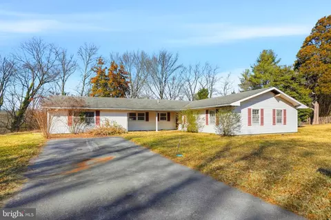 9200 Pleasant Ct, Laurel, MD 20708 photo 2