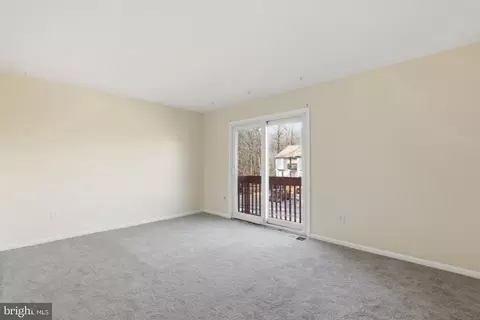 Living - 11440 Laurelwalk Dr #76, Laurel, MD 20708 photo 6 of 6