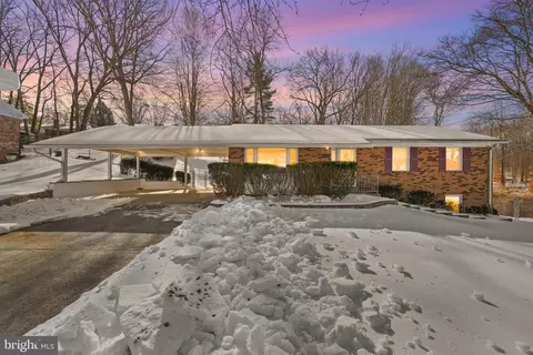 9910 Jacqueline Dr, Fort Washington, MD 20744