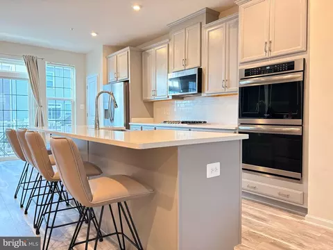 2734 Pinebrook Rd, Landover, MD 20785 photo 14