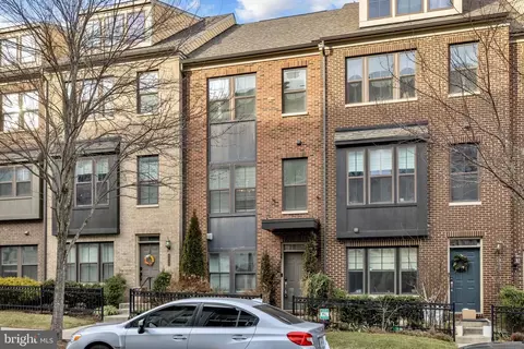 4638 Woodberry St, Riverdale, MD 20737