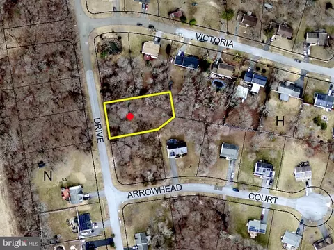 7206 Arrowhead Dr, Marlboro, MD 20772