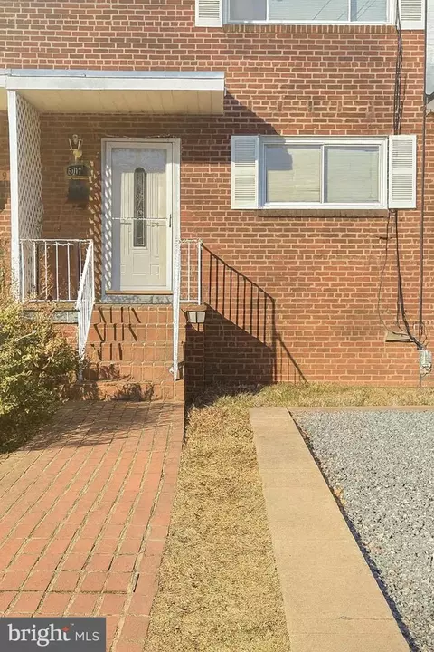 5017 Roseld Ct, Oxon Hill, MD 20745