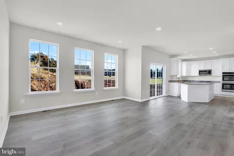 9817 Franklin Ave, Lanham, MD 20706 photo 12