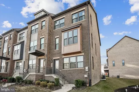 6732 Belcrest Rd, Hyattsville, MD 20782