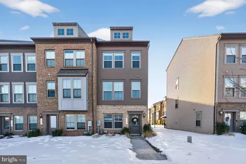 215 Phoenix Dr, Marlboro, MD 20774